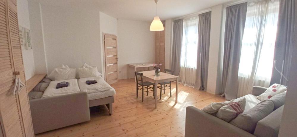 Hostel Zahrada Мікулов Екстер'єр фото